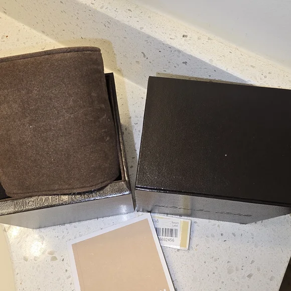 Michael Kors Brown Watch Box - Picture 5 of 5